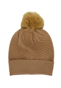 Beanie in maglia marrone con risvolto a coste e motivo testurizzato diagonale, sormontato da un morbido pom-pom in pelliccia sintetica.
