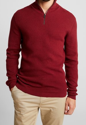 Bordeauxfarbener Viertelreißverschluss-Pullover aus strukturiertem Strickstoff, mit langen Ärmeln und gerippten Bündchen in eng anliegendem Design.