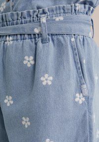 WE Fashion BLUE RIDGE - Džinsa auduma šorti - light blue