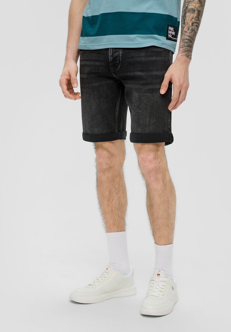 QS BERMUDA JOHN REGULAR FIT MID RISE STRAIGHT LEG - Jeansshort - dunkelgrau