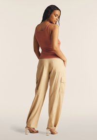 Freddy IN COATED CON SCOLLO AMPIO - Top - light mahogany