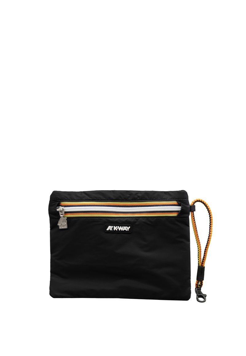 Pochette rettangolare nera con zip a righe multicolori, patch con logo K-Way e cinturino da polso intrecciato arancione e nero attaccato.