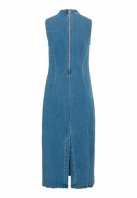 Robe midi en jean bleu sans manches avec fermeture éclair au dos et fente centrale, silhouette ajustée et col rond.