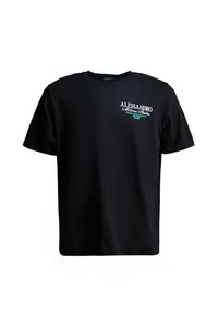 Camiseta negra de manga corta hecha de algodón. Presenta un logo frontal en texto blanco y verde azulado. Diseño simple de cuello redondo con un ajuste relajado.