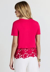 Calliope FONDO SANGALLO - T-shirt con stampa - fucsia