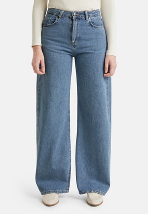 Light blue high-waisted wide-leg jeans made of denim, featuring front pockets, minimalistic detailing, and a relaxed fit.