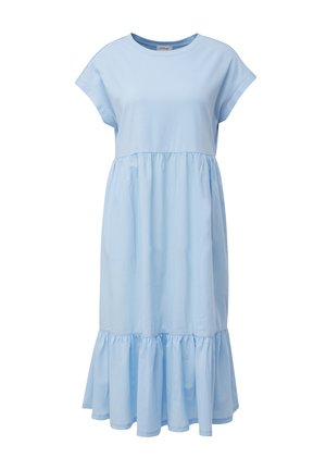 Lichtblauwe katoenen jurk met korte mouwen, een ronde hals en een gelaagde rucheszoom. Gladde textuur, knielange uitvoering.