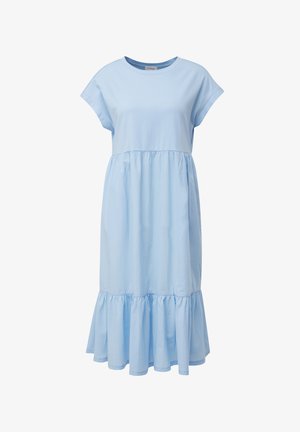 Lichtblauwe katoenen jurk met korte mouwen, een ronde hals en een gelaagde rucheszoom. Gladde textuur, knielange uitvoering.