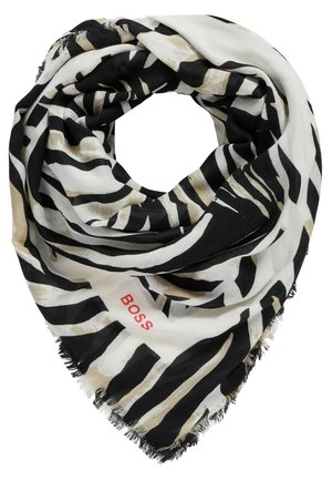 Vierkante sjaal met zwarte, witte en beige zebra-strepen en een rood "BOSS"-logo, met rafelige randen.