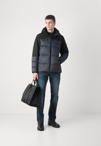 BOSS HAMAR granatowy