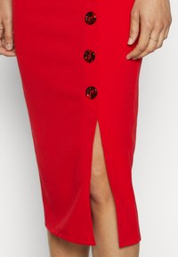 WAL G. TORTOISE BUTTON SKIRT - Saia lápis - red