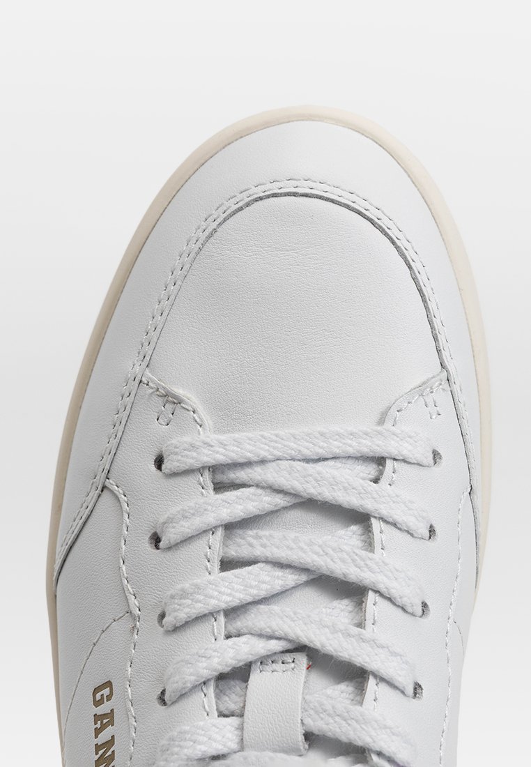 Sneaker low