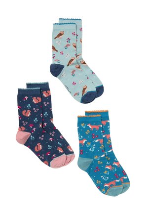 Trois paires de chaussettes mi-mollet colorées avec des motifs animaliers et floraux sur fonds bleu, bleu clair et bleu marine.