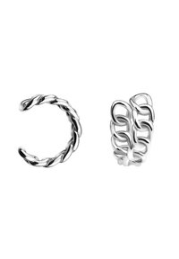 Silverfärgade ringörhängen med en vriden kedjedesign, som visar en slät, reflekterande yta med varierande länksstorlekar för textur.