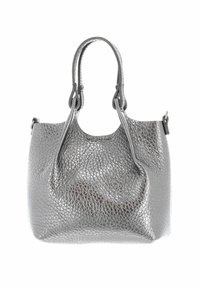 Sac à main en cuir texturé argenté métallisé avec deux poignées supérieures arrondies et une forme rectangulaire légèrement décontractée.