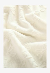 Sélectionné, ecru white