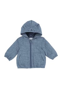 Chaqueta azul con una tela texturizada, que presenta una capucha con detalles de cara de oso, cremallera frontal y bolsillos laterales.