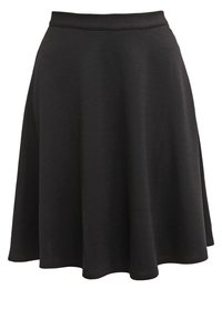 Jupe noire, longueur genou, avec une taille ajustée et une silhouette évasée. Fabriquée en tissu doux et extensible avec une texture lisse.