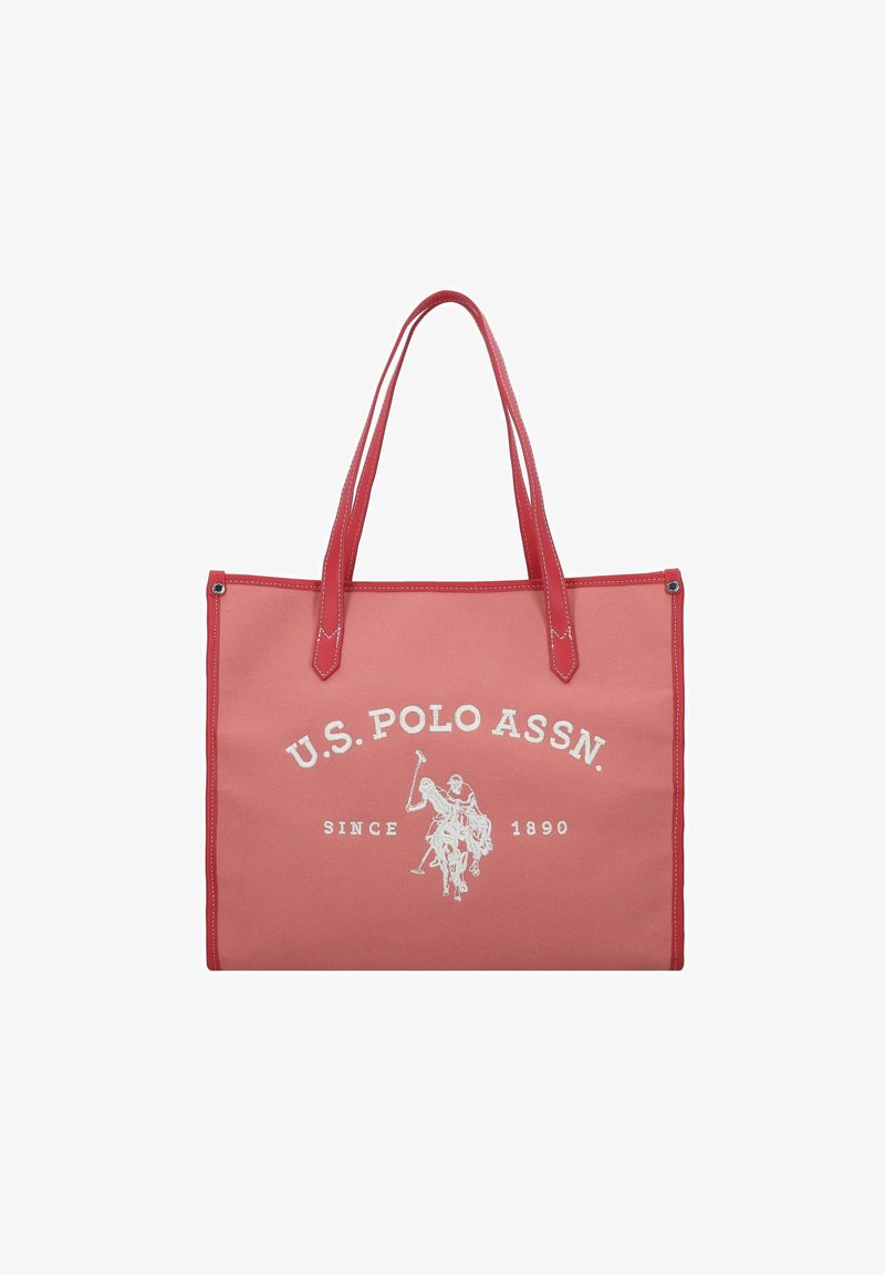 Röd canvas tote-väska med dubbla handtag, med vit U.S. Polo Assn. logotyp och etableringsdatum. Kontrastsydda sömmar och metallaccenter.