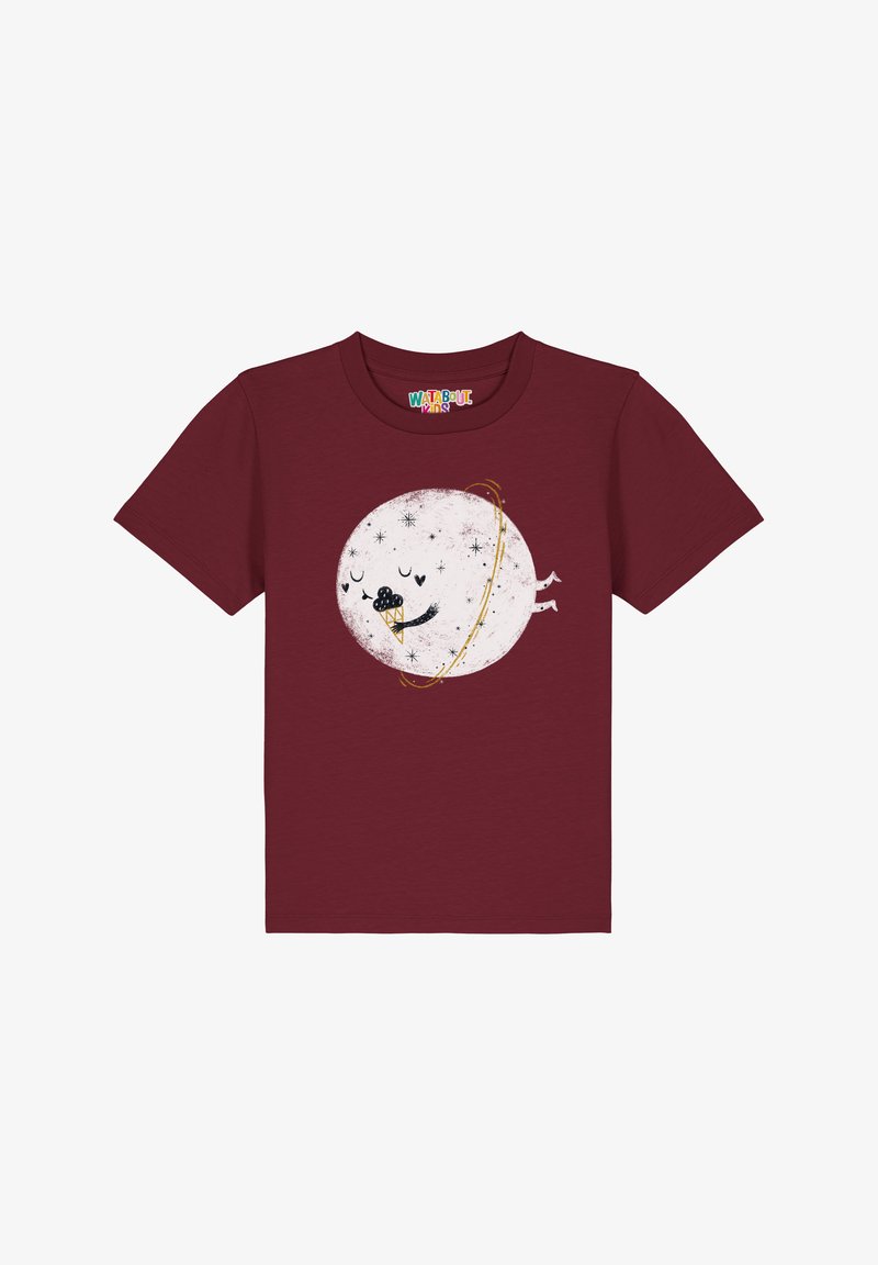 Bordeauxrotes T-Shirt mit kurzen Ärmeln, das einen Cartoon-Planeten mit einem lächelnden Gesicht, einem gelben Ring und einem schwarz-weißem Eiskegel-Design zeigt.