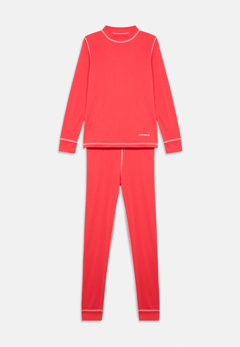 Set termic roșu care include un top cu mâneci lungi, guler înalt și pantaloni asortați. Dispune de accente de cusătură contrastante și o textură moale.