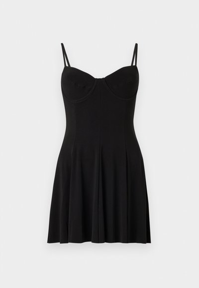 Čierne šaty s priliehavým korzetom a rozšírenou sukňou; disponujú nastaviteľnými ramienkami a hladkou textúrou. Jednoduchý dizajn bez vzorov alebo akcentov.