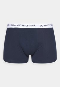 Boxer-culottes bleu marine à coupe ajustée, fabriqués en tissu doux, présentant une ceinture élastique blanche avec "TOMMY HILFIGER" imprimé en noir.
