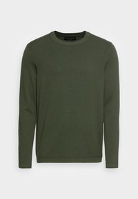 Pull pour homme à manches longues, col rond, vert olive, avec une texture en maille fine et un ourlet droit.