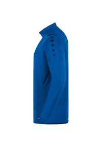 Camicia blu a maniche lunghe con colletto alto, caratterizzata da un tessuto testurizzato e sei accenti circolari neri lungo la cucitura della spalla.