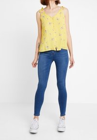 YAS Top - yellow