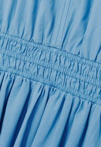 Reiss REISS LENA COTTON CAP-SLEEVE RUCHED DRESS - Denné šaty - blue