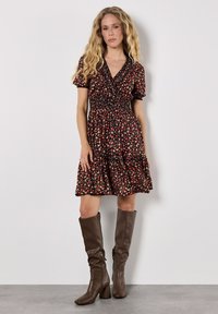 Apricot DITSY FLORAL SMOCKED  - Freizeitkleid - orange