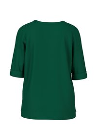 Grüner Pullover mit lässigem Schnitt, dreiviertel Ärmeln, umgeschlagenen Bündchen und einer glatten, strukturierten Stoffoberfläche. Nur Rückansicht.