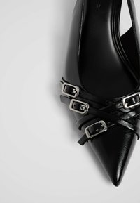 Thumbnail Image 5