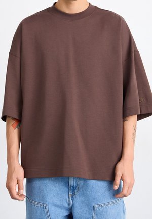 Jednoduché tričko - brown