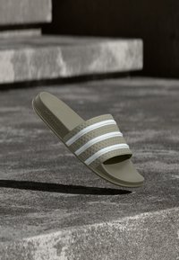 Niet geselecteerd, silver-coloured pebble/footwear white