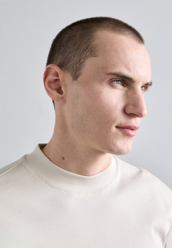 ACE MOCK NECK  - Basic T-shirt - moonbeam4