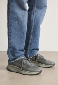 Não selecionado, dark grey