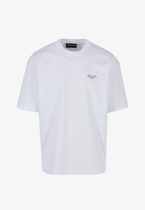 Witte t-shirt met korte mouwen met klein zwart tekstlogo op de bovenste linkerkant van de borst en PEGADOR-label in de kraag.