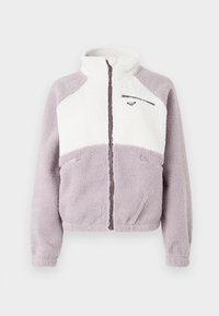 Veste en polaire à fermeture éclair intégrale avec col montant, blocs de couleur lavande et blanc, trois poches zippées, et un petit logo sur la poitrine sur un panneau blanc.