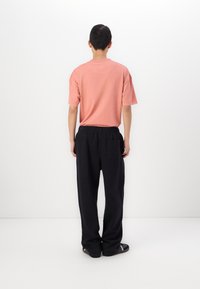 Abercrombie & Fitch Essential Baggy Open-Hem Sweatpant - Tréningruha alsók - black beauty