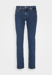 Tmavě modré džíny z denimu s rovnými nohavicemi, pěti kapsami a zipem na přední straně. Látka má mírnou texturu a viditelné švy.