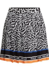 Schwarz-weißer Tiermuster-gefalteter Rock mit einem kontrastierenden Taillenbund und Saum, der mehrfarbige Streifen und Logo-Details aufweist.