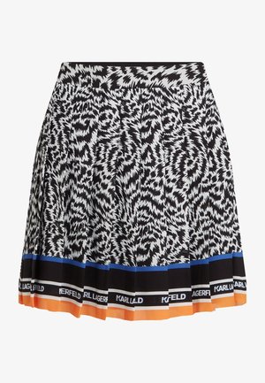 Falda plisada de estampado animal en blanco y negro con una cinturilla y dobladillo contrastantes que presentan rayas multicolores y detalles de logo.