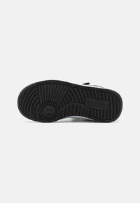 Champion RD18 2.0 MID B PS UNISEX - Kosárlabdacipők - black/red/white