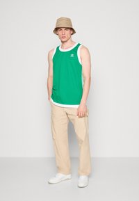 adidas Originals ADICOLOR MOCK EYELET - Top - green