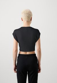 ONLY Petite ONLASTRID - Paprasti marškinėliai - black