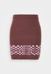 Pletená hnědá sukně s růžovým geometrickým vzorem na lemu, s přiléhavým střihem a elastickým pasem pro pohodlí.