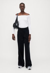 ONLY Tall ONLSVEA NESSA CORD WIDE  - Bukse - black