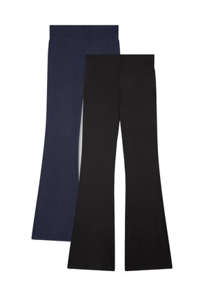 Due paia di pantaloni a zampa d'elefante, uno in blu navy e l'altro in nero, realizzati in un morbido e elastico tessuto con una cintura larga.